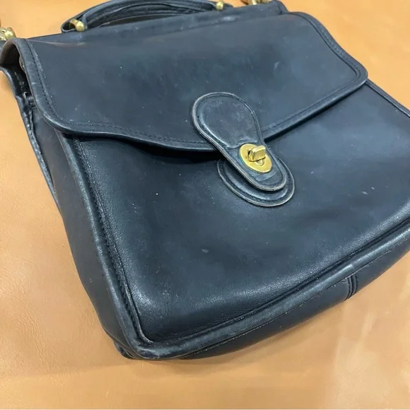 Vintage Coach Willis 9927 Black Leather Crossbody Bag - Picture 2 of 9